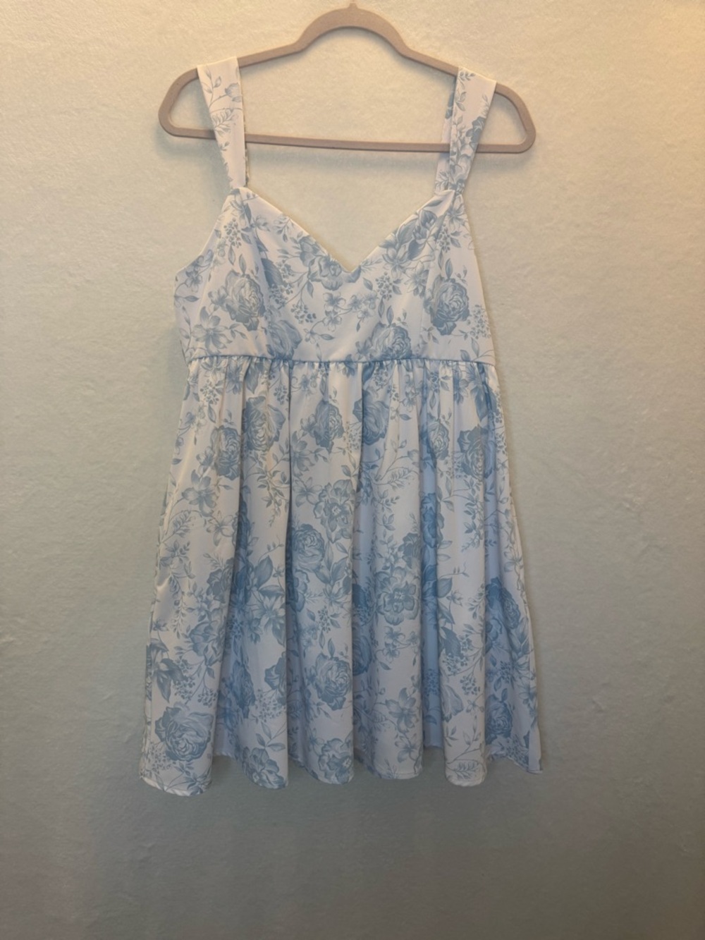 Row A Blue and White Floral Dress Feminine Party Bows on Back XL Adorable